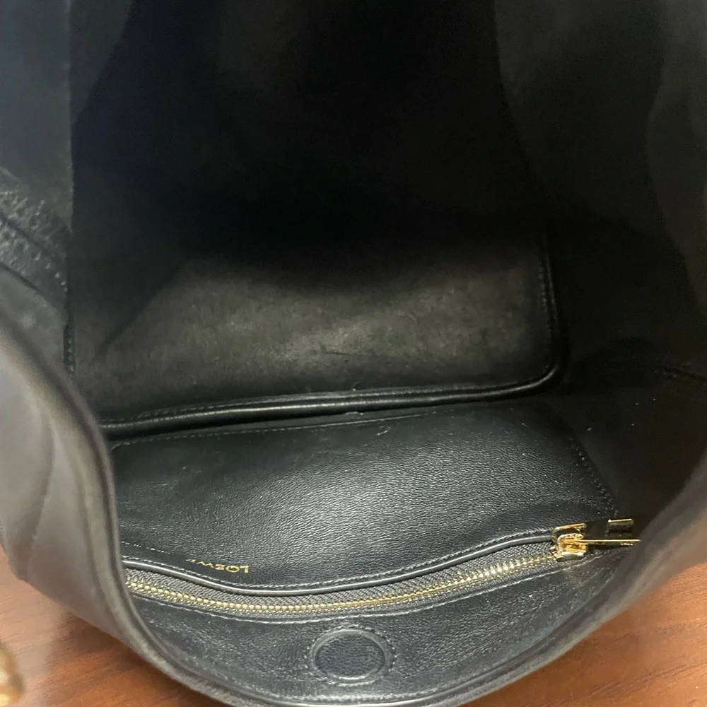 Loewe Small Squeeze bag in mellow nappa black lambskin - Picture 10 of 15